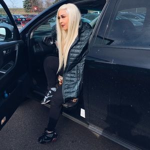 28 inch true blonde WIG 💛💛💛 FIRM PRICE